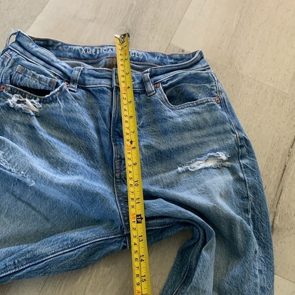 American Eagle Strigid Mom Jeans, Distressed, High Waisted, medium Wash Size‎ 4 - Picture 8 of 12